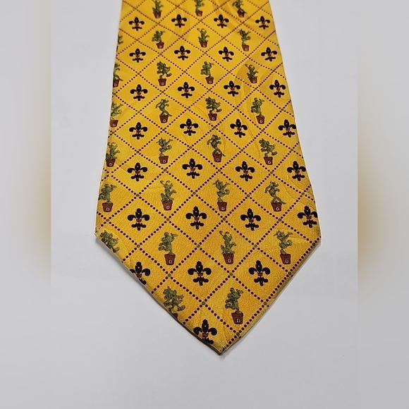 Yellow Patterned Tie - Picture 7 of 12